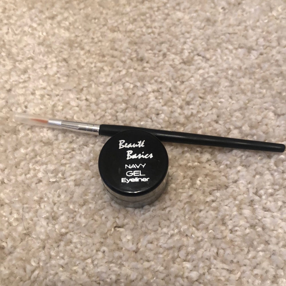 Beauté Basics Gel Eyeliner in Navy
